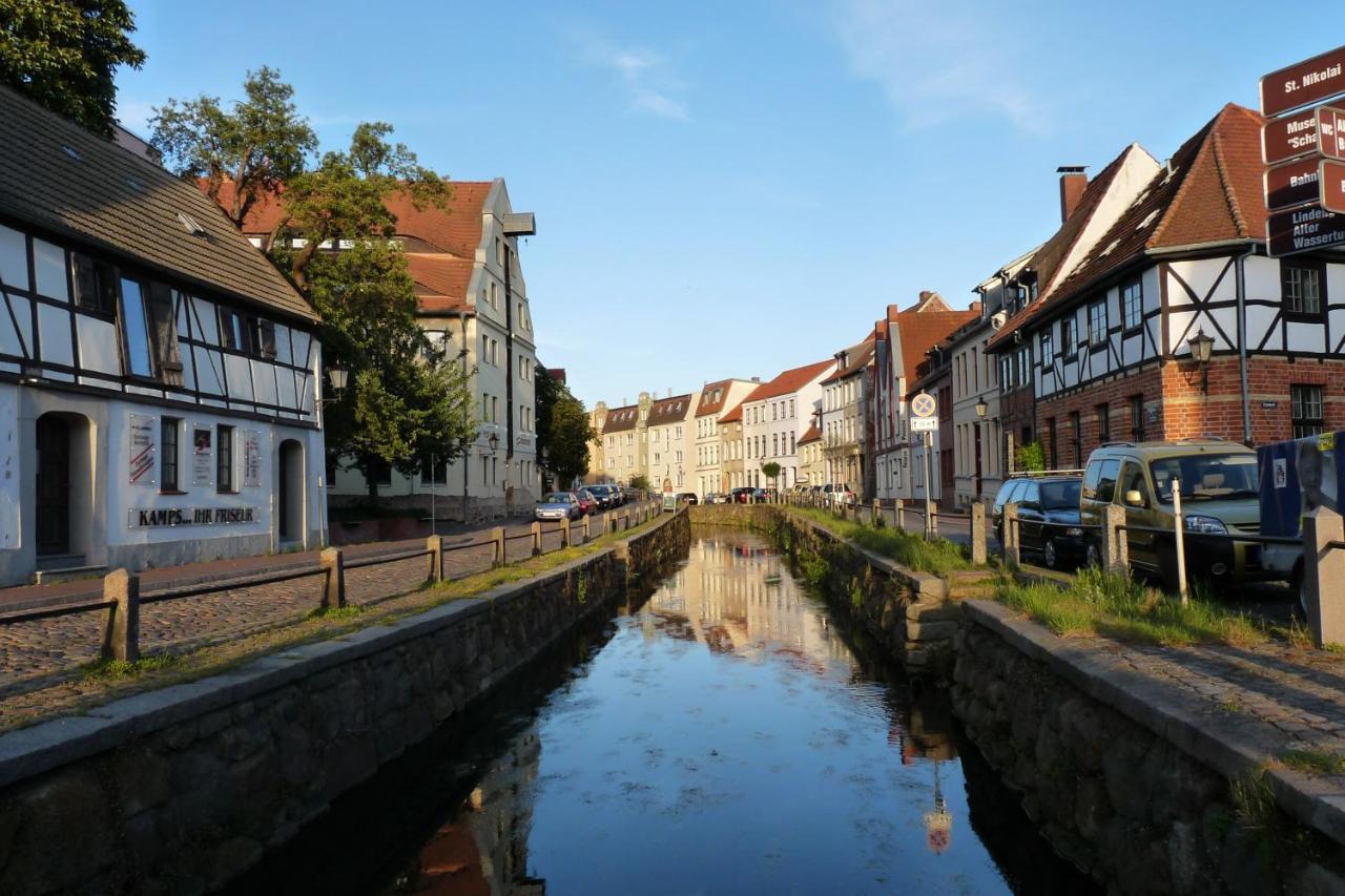 Villenappartement Mit Blick Ins Gruene Am Rande Der Wunderschoenen Altstadt Висмар Экстерьер фото